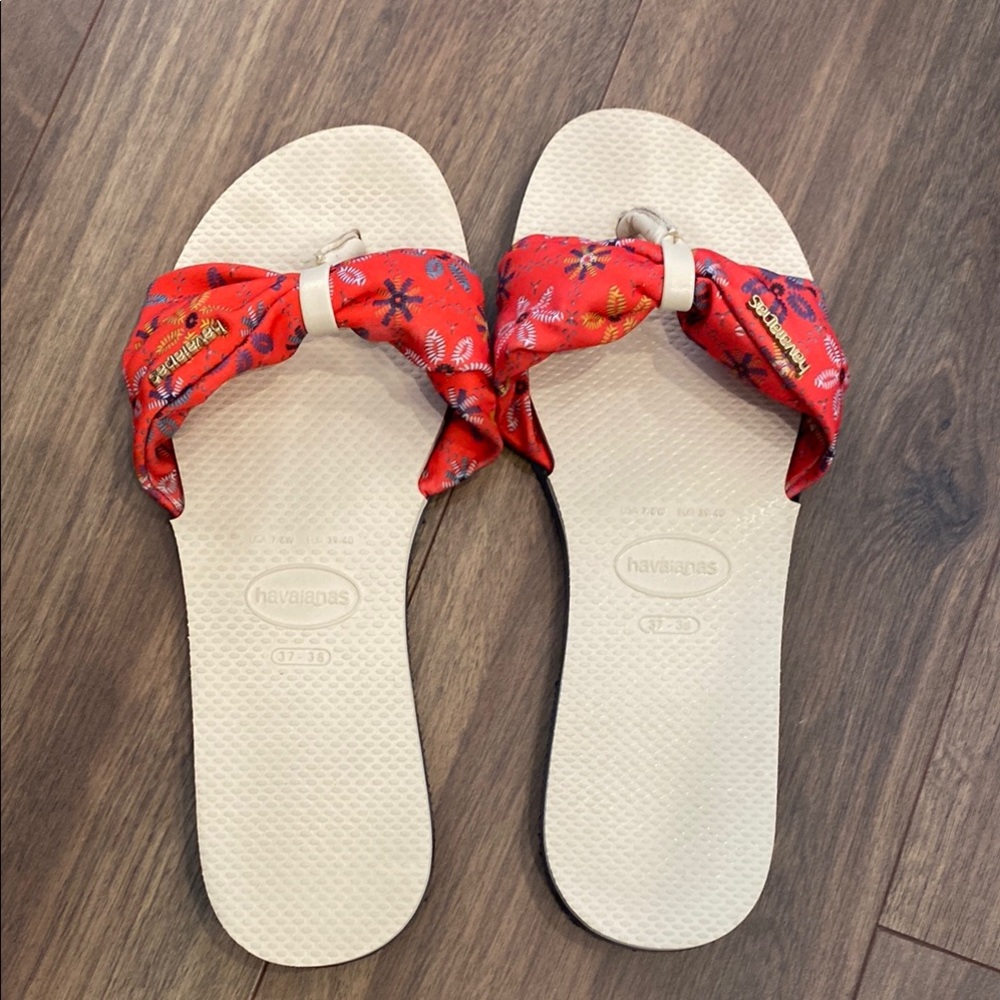 Havaianas Red and Cream Sandals with Bandana Bow